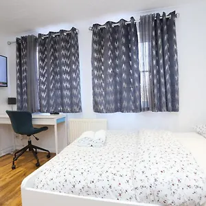 https://fabulous-room-with-en-suite-bathroom-and-shared-kitchen.brighton-hotels-england.com